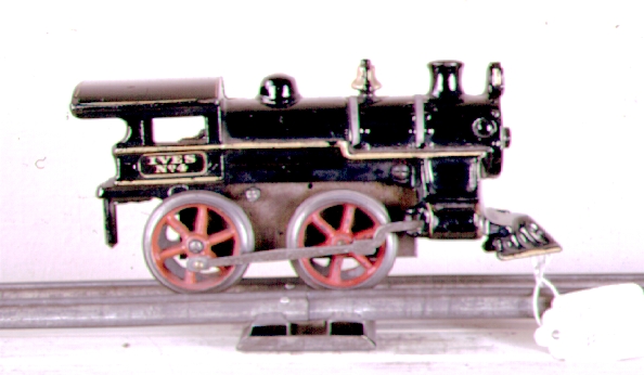 Note Large wheels with drive rod and longer boiler